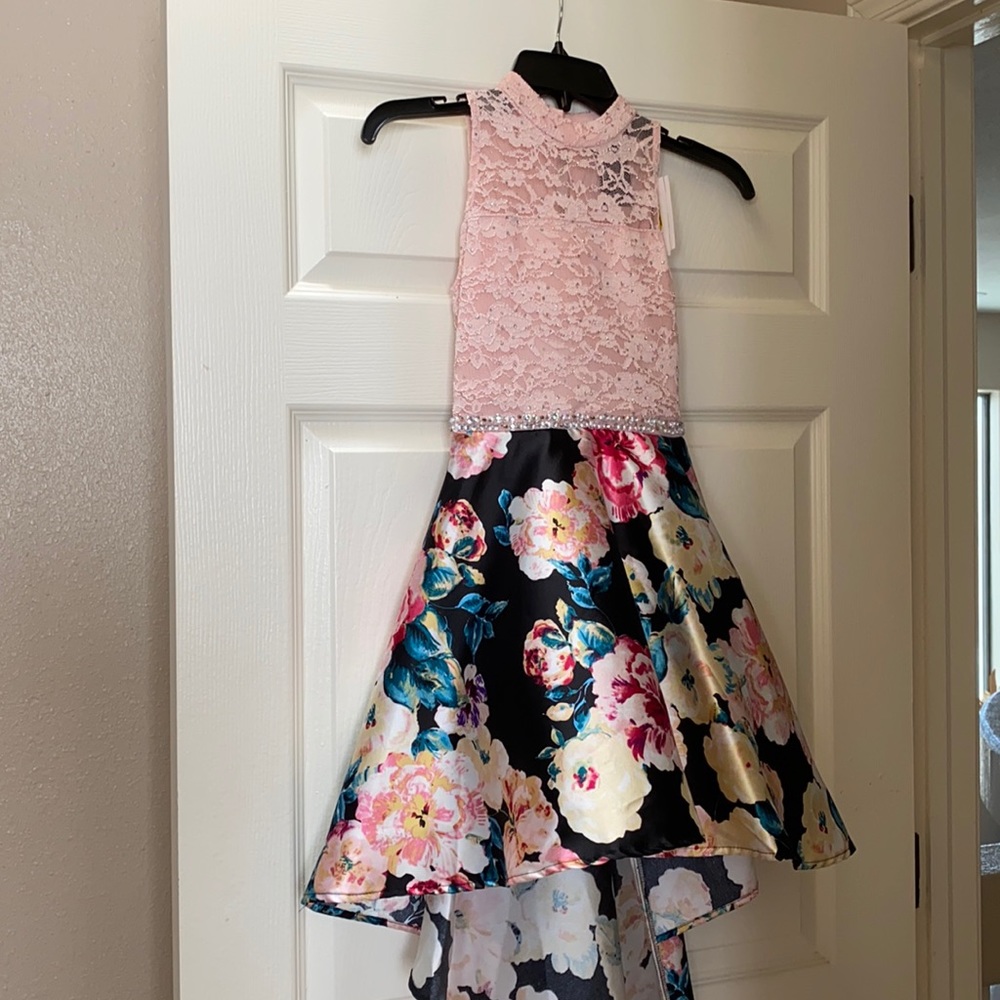 NWT girls size 7 beautiful fishtail dress.